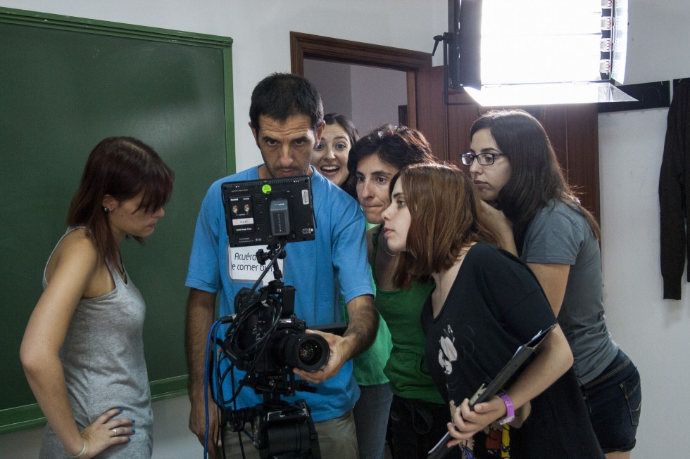 Rodaje del la obra de ficción Coopera-T, realizada con metodología de audiovisual participativo , realizada por Trasfoco Escuela Audiovisual Itinerante para no Audiovisualistas en San Bartolomé de la Torre, Huelva
